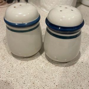 Salt & Pepper Shaker Set